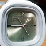 Logo grawerowane w zegarku